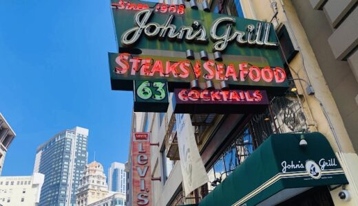 【サンフランシスコレストラン】有名著名人の写真が飾られているダウンタウン中心部にある老舗John’s Grill Stakes & Seafood